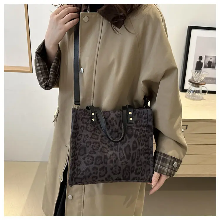 Leopard Print Large Capacity Shoulder Crossbody Bag - Image 6