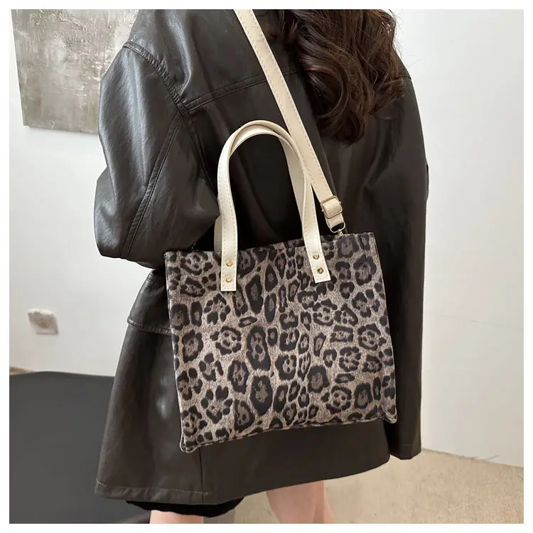 Leopard Print Large Capacity Shoulder Crossbody Bag - Image 7