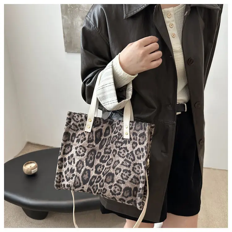 Leopard Print Large Capacity Shoulder Crossbody Bag — feature 10