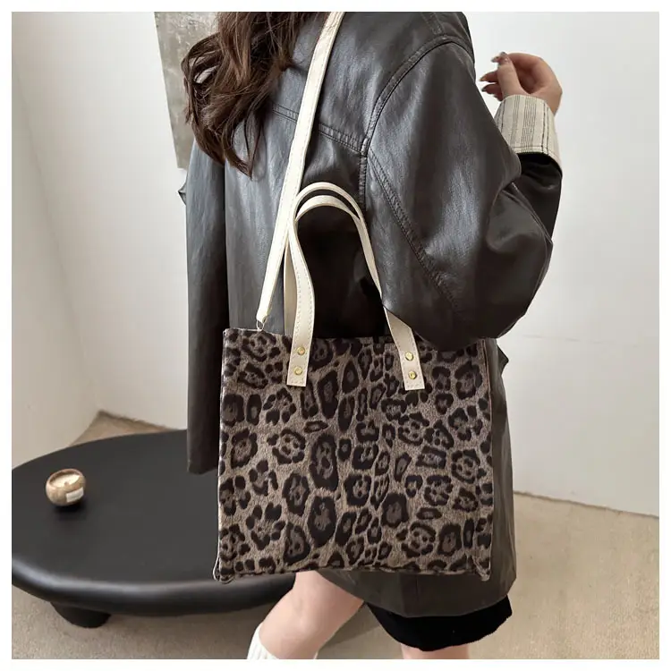 Leopard Print Large Capacity Shoulder Crossbody Bag — feature 11