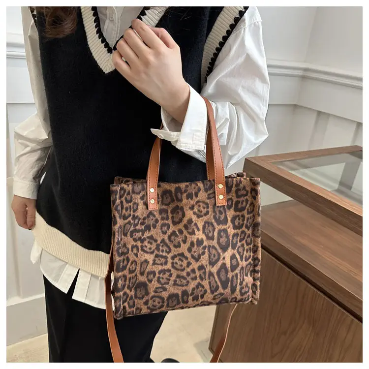 Leopard Print Large Capacity Shoulder Crossbody Bag — feature 14