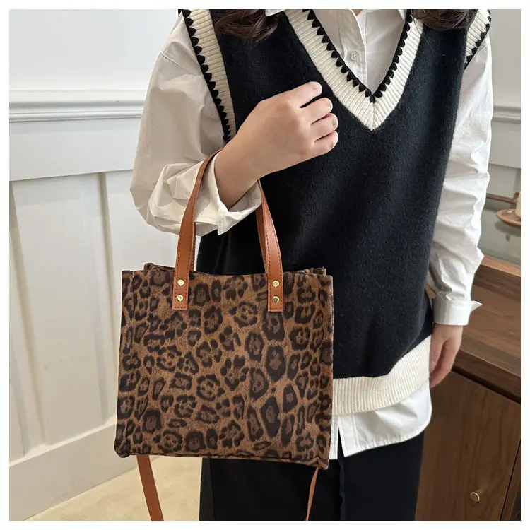 Leopard Print Large Capacity Shoulder Crossbody Bag — feature 15