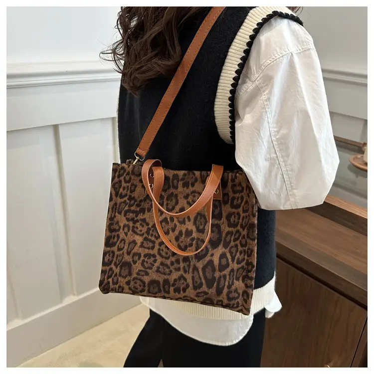 Leopard Print Large Capacity Shoulder Crossbody Bag — feature 16