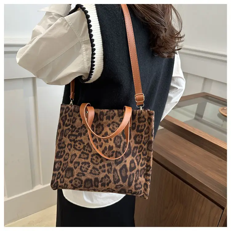 Leopard Print Large Capacity Shoulder Crossbody Bag — feature 17