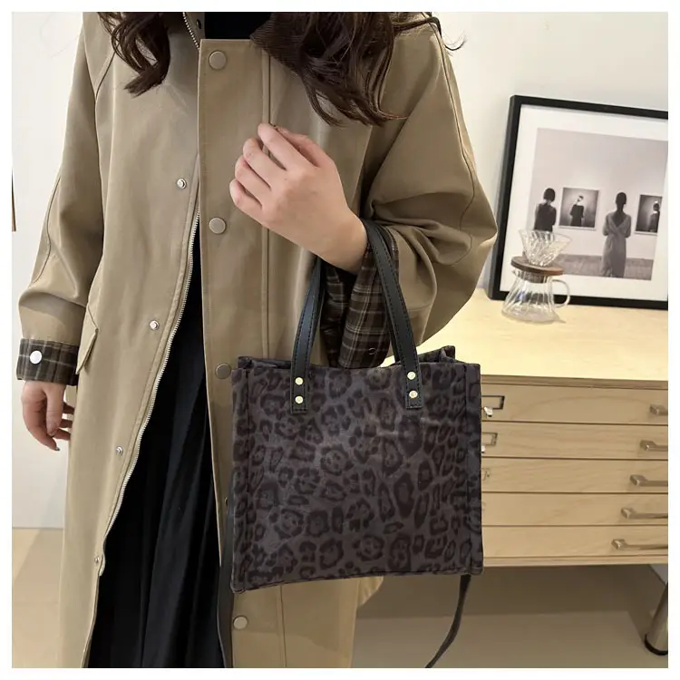 Leopard Print Large Capacity Shoulder Crossbody Bag — feature 18