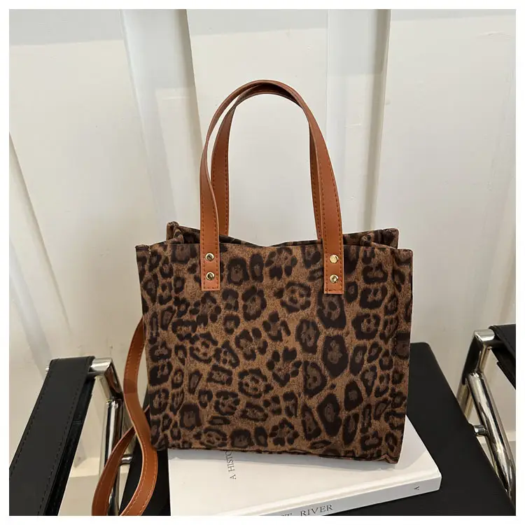 Leopard Print Large Capacity Shoulder Crossbody Bag - Image 3