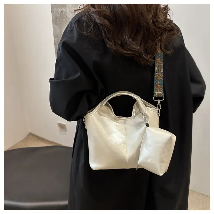 New Women's Brown Large Capacity Tote Bag 2024 — feature 11