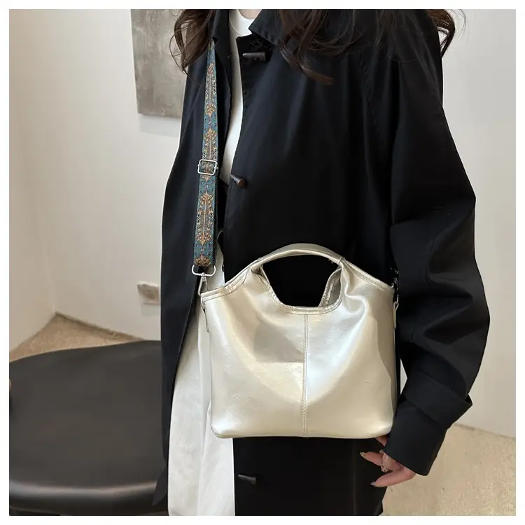 New Women's Brown Large Capacity Tote Bag 2024 — feature 12
