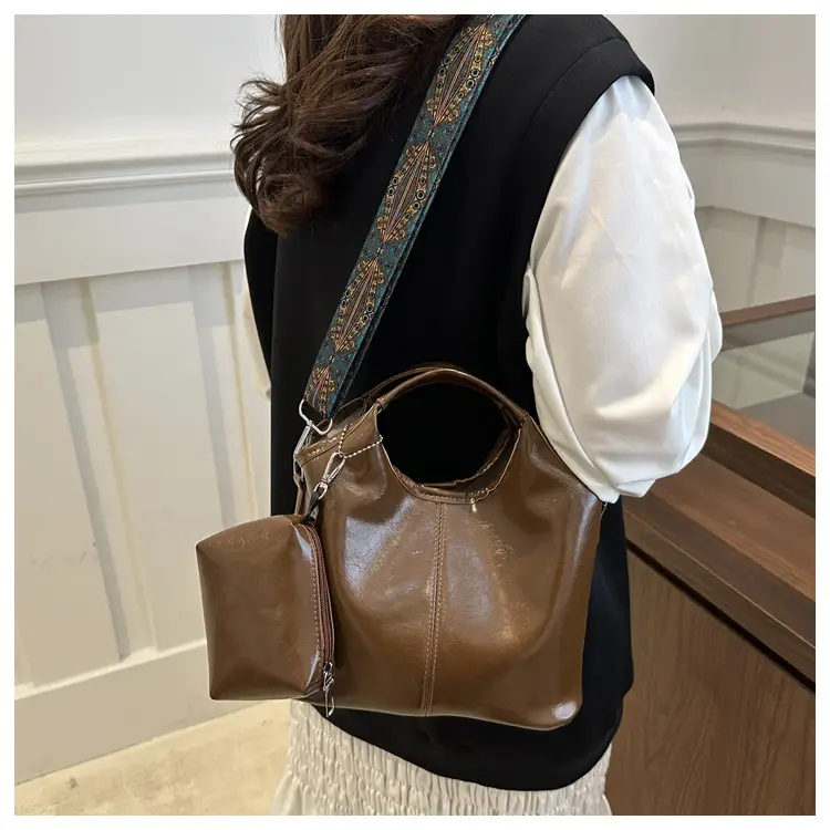 New Women's Brown Large Capacity Tote Bag 2024 — feature 17