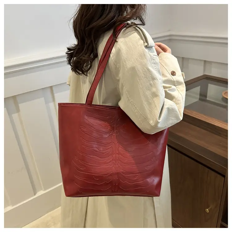 Women's Retro Croc Leather Shoulder Bag Red 2024 — feature 16