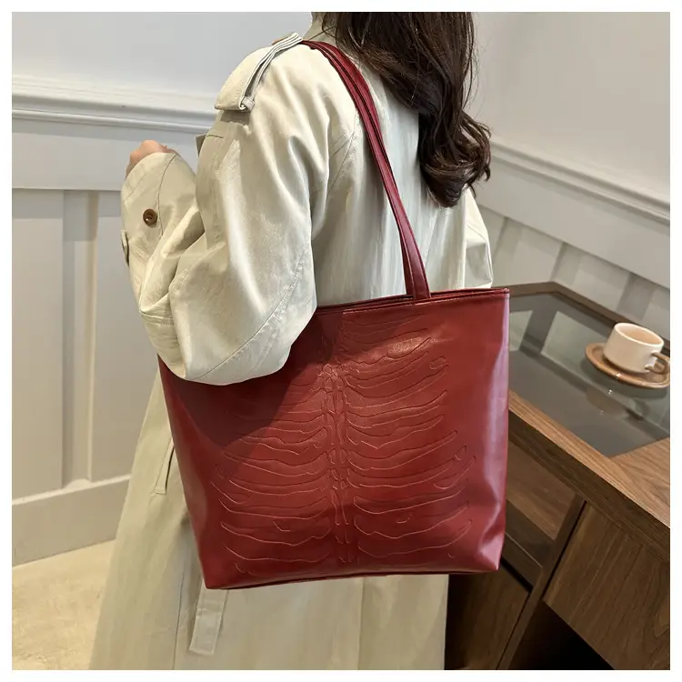 Women's Retro Croc Leather Shoulder Bag Red 2024 — feature 17