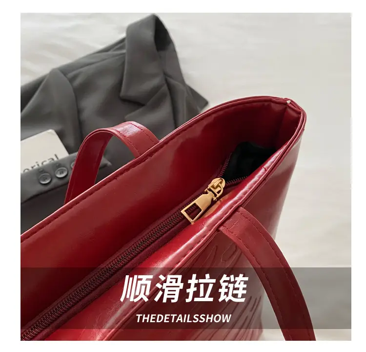 Women's Retro Croc Leather Shoulder Bag Red 2024 — feature 6