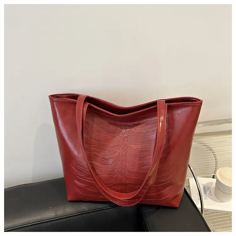 Women's Retro Croc Leather Shoulder Bag Red 2024 - Image 5