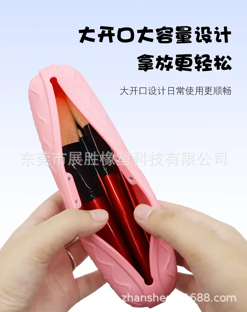 Silicone Makeup Brush with Magnetic Suction & Dustproof Design — feature 3