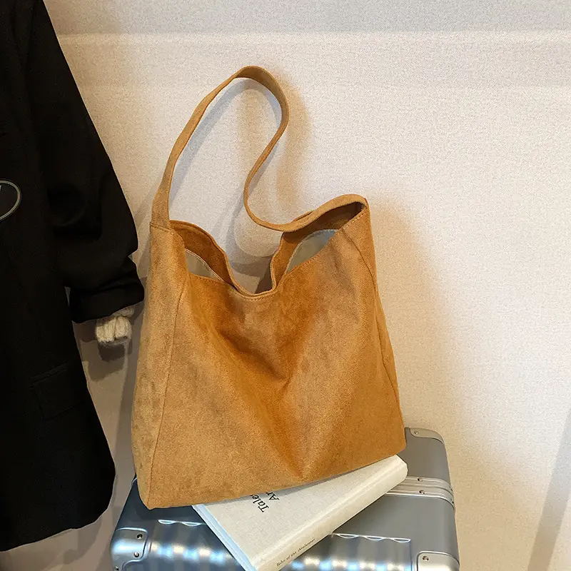 2024 New Arrival Black Suede Underarm Bag with Wide Strap - Image 7