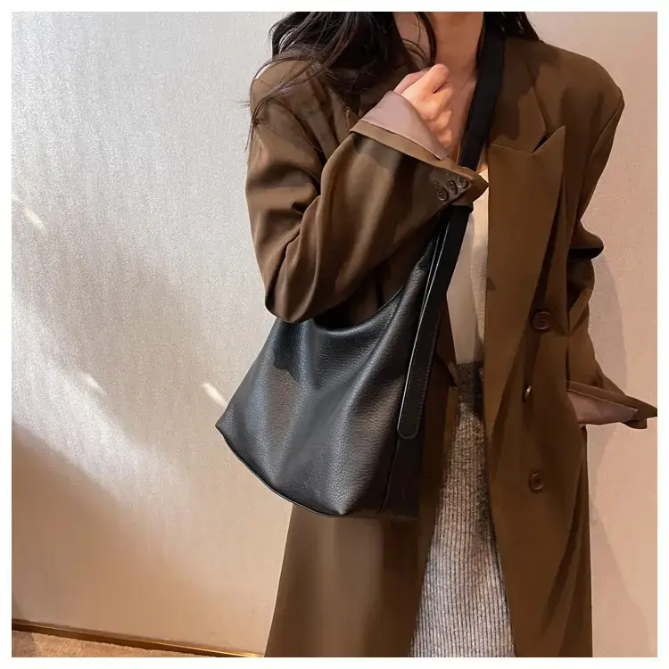 Women's Large Capacity Black Shoulder Bag 2024 — feature 11