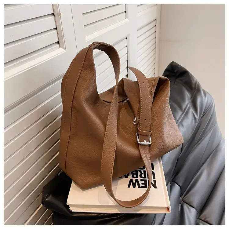 Women's Large Capacity Black Shoulder Bag 2024 — feature 31
