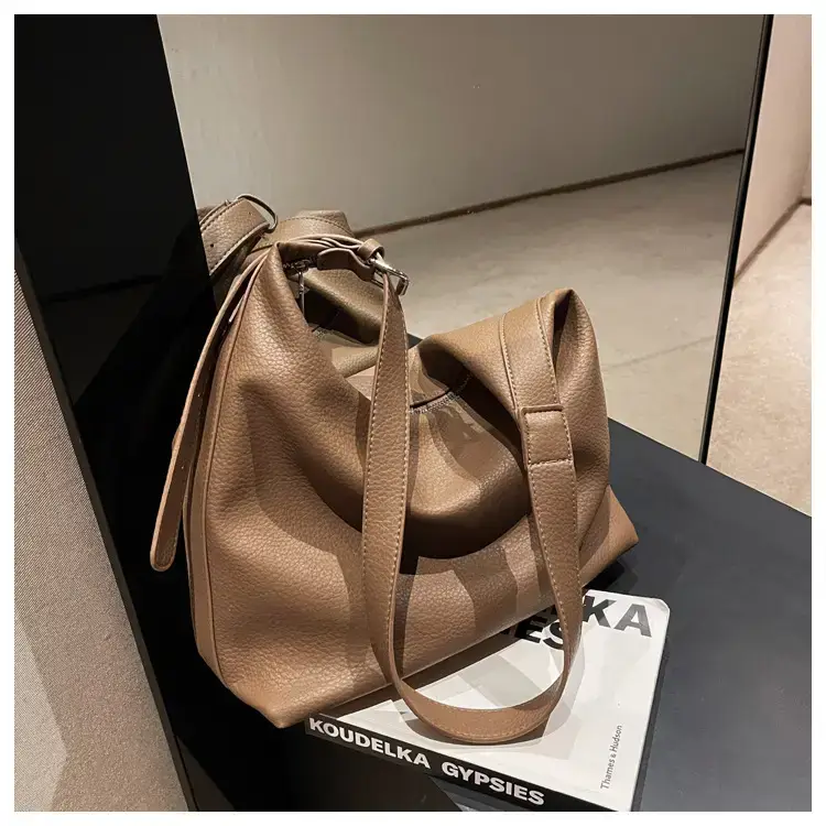 Women's Large Capacity Black Shoulder Bag 2024 — feature 33