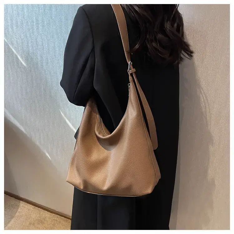 Women's Large Capacity Black Shoulder Bag 2024 — feature 9