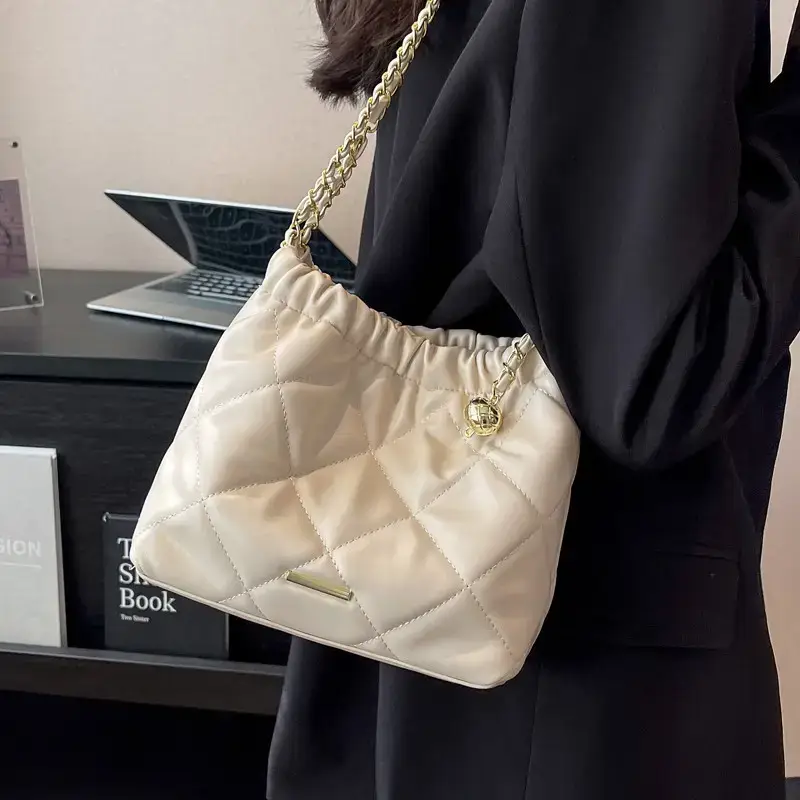 Women's Cream Quilted Chain Shoulder Bag 2023 - Image 5