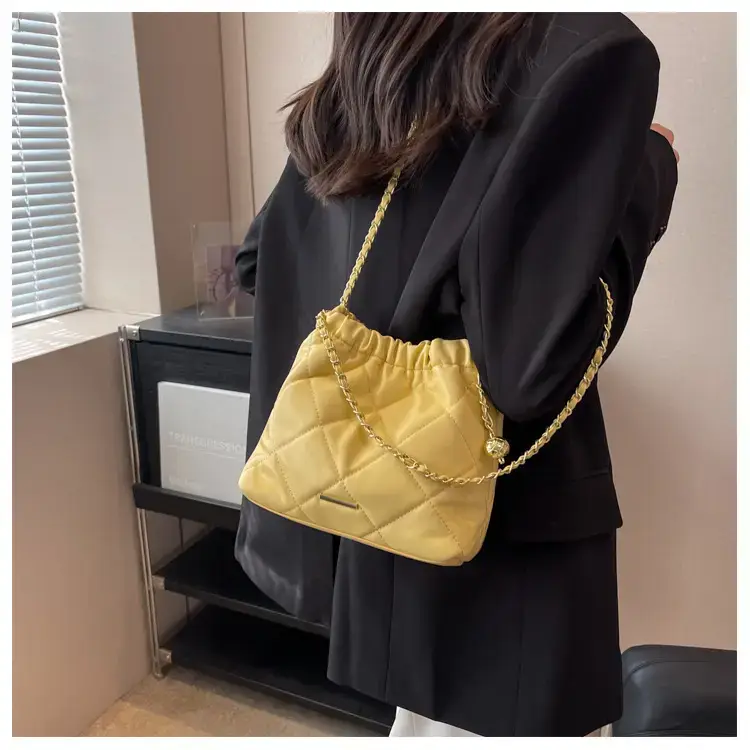 Women's Cream Quilted Chain Shoulder Bag 2023 — feature 14