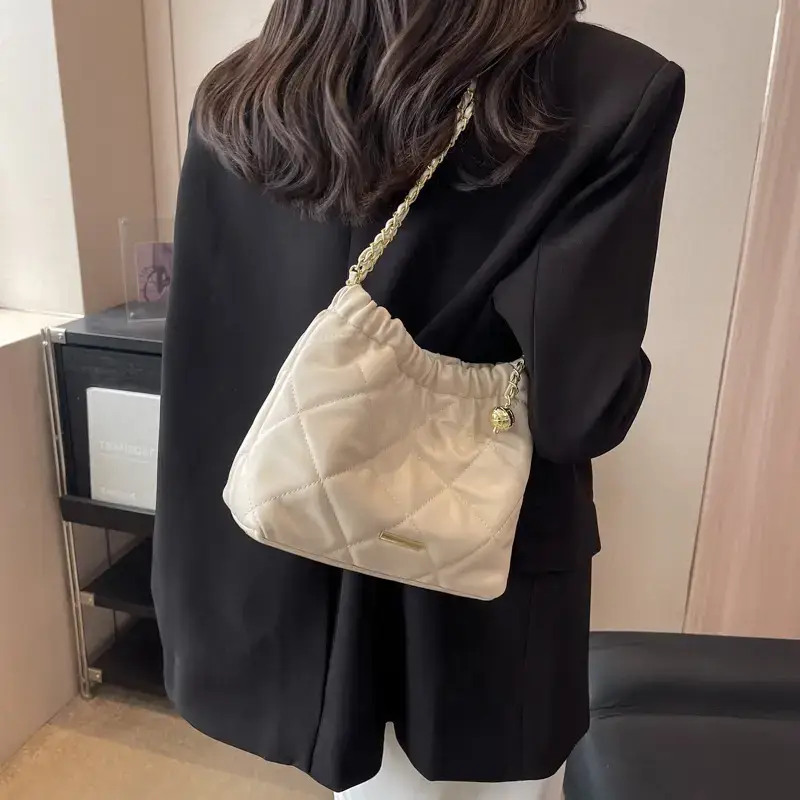 Women's Cream Quilted Chain Shoulder Bag 2023 - Image 3