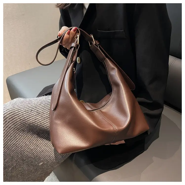 Black Leather Shoulder Messenger Bag for Women 2024 — feature 11