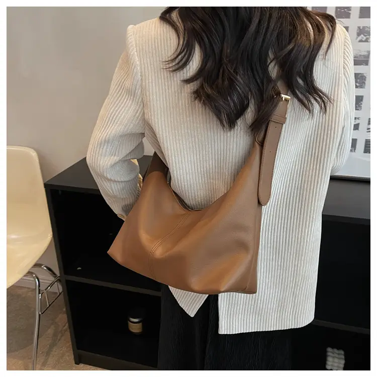 Black Leather Shoulder Messenger Bag for Women 2024 — feature 21