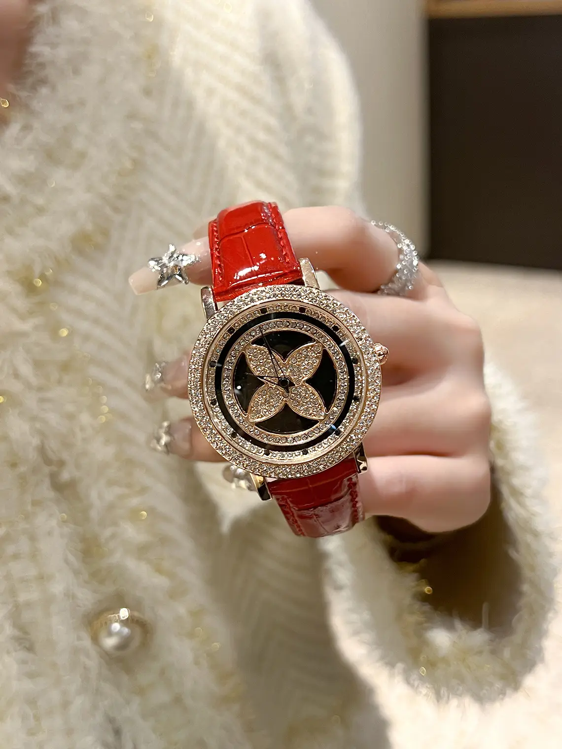 Suci Red 6166 Classic Four Leaf Clover Watch — feature 6