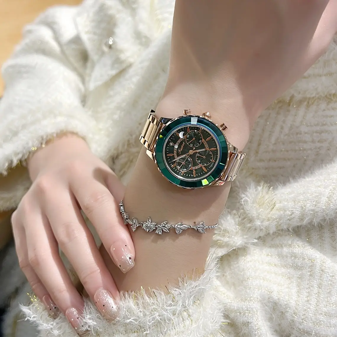 Luxury Refraction Mirror Watch for Women with Gold Plated Band - Image 5