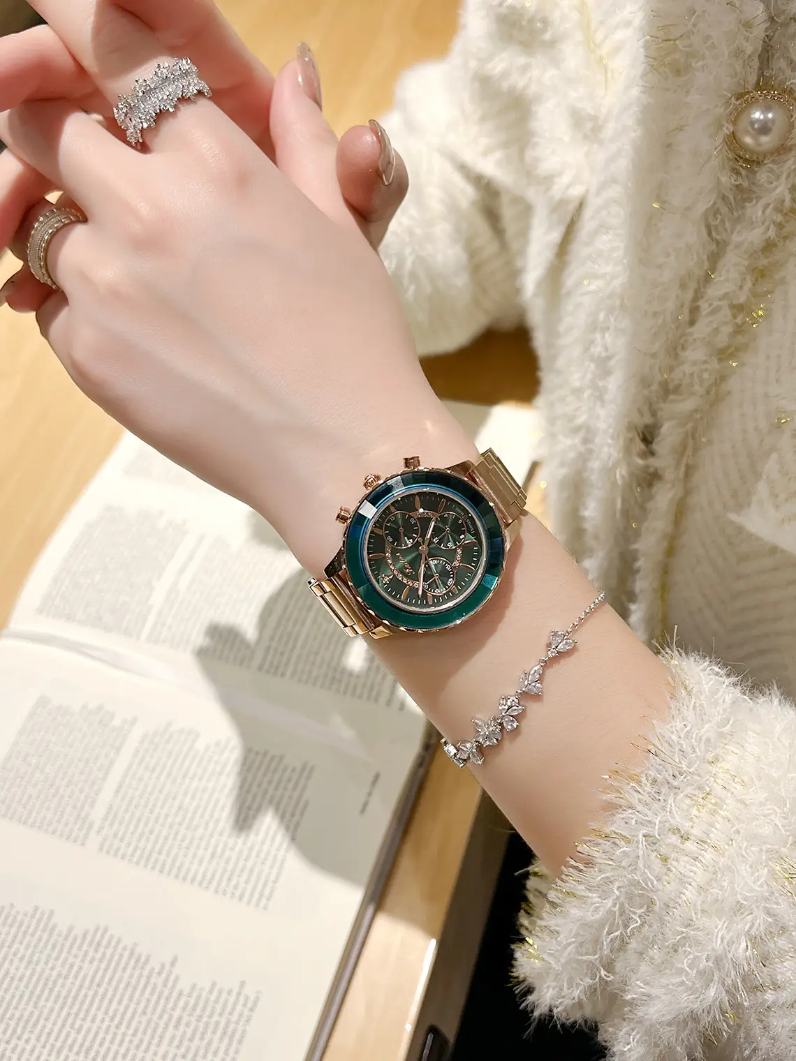 Luxury Refraction Mirror Watch for Women with Gold Plated Band — feature 6