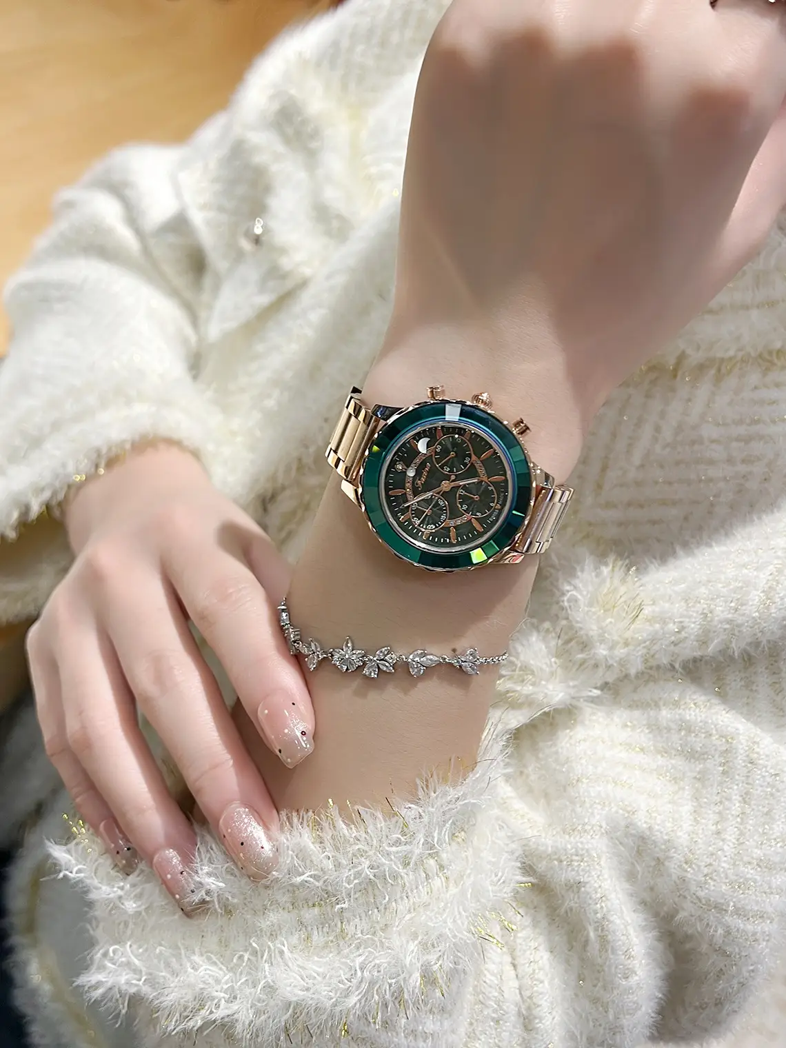 Luxury Refraction Mirror Watch for Women with Gold Plated Band — feature 7