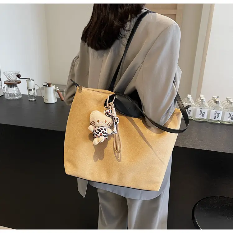 Women's 2025 Casual Shoulder Bag with Flower Charm — feature 17