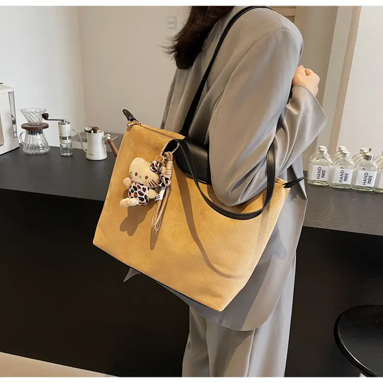 Women's 2025 Casual Shoulder Bag with Flower Charm — feature 18