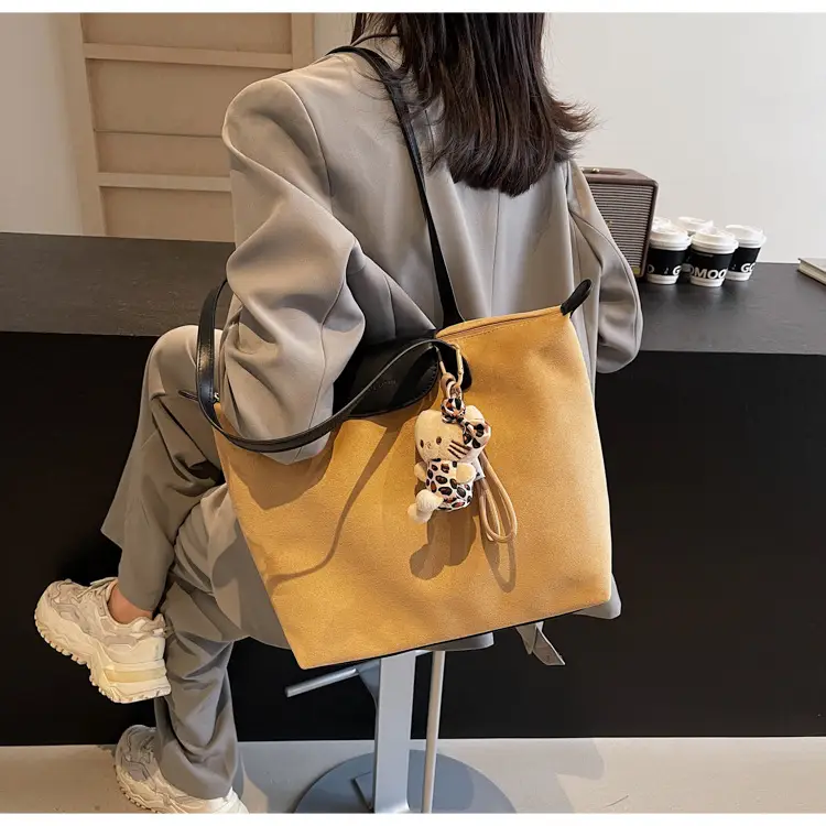 Women's 2025 Casual Shoulder Bag with Flower Charm — feature 19