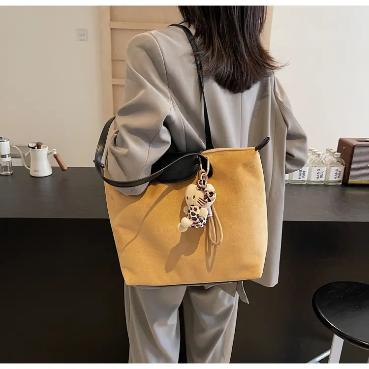 Women's 2025 Casual Shoulder Bag with Flower Charm — feature 20