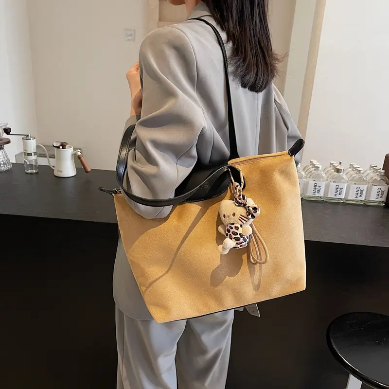 Women's 2025 Casual Shoulder Bag with Flower Charm - Image 4