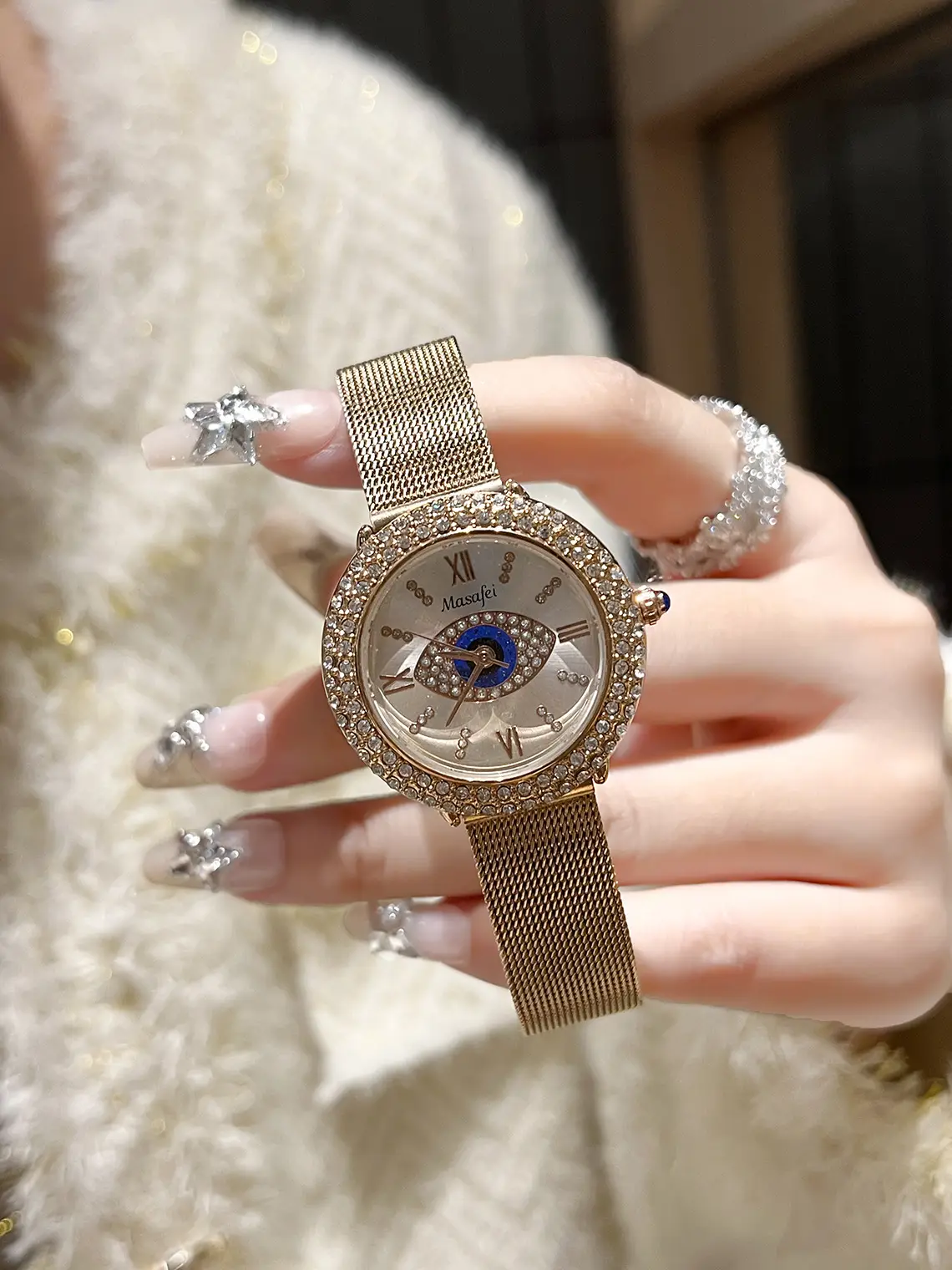 Women's Light Luxury Waterproof Diamond Watch — feature 5