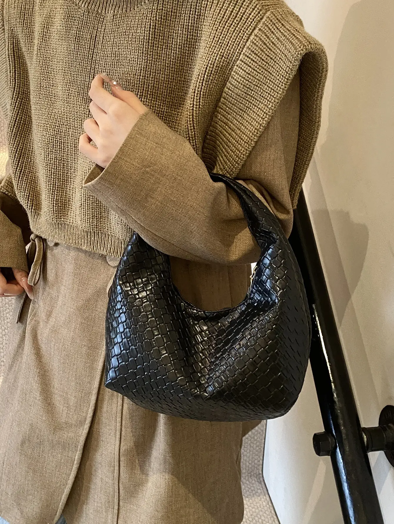 Red Embossed Women's Shoulder Bag with Woven Texture - Image 7