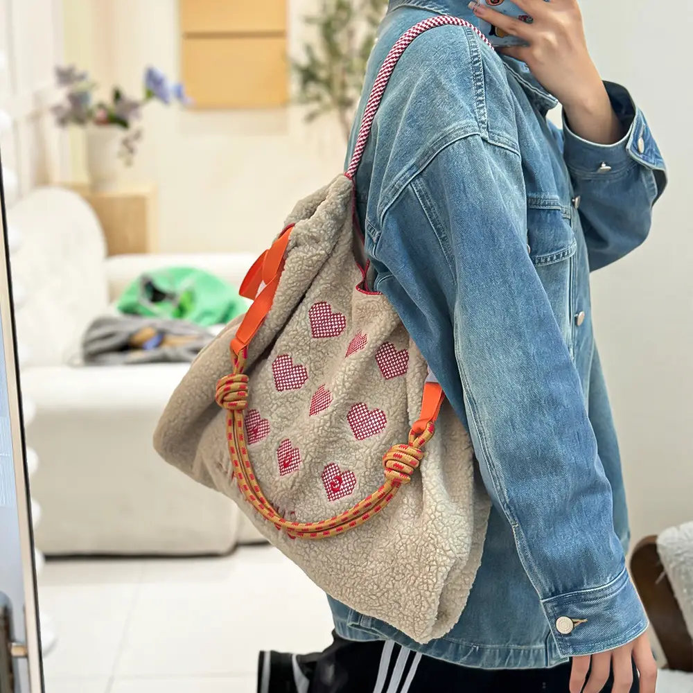 2024 Winter Chain Embroidered Shoulder Bag Black - Image 18
