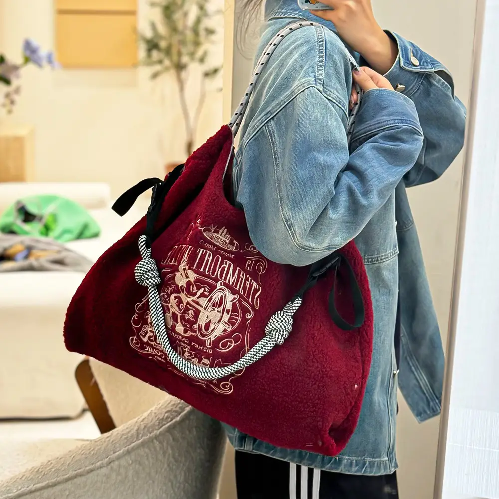 2024 Winter Chain Embroidered Shoulder Bag Black - Image 2