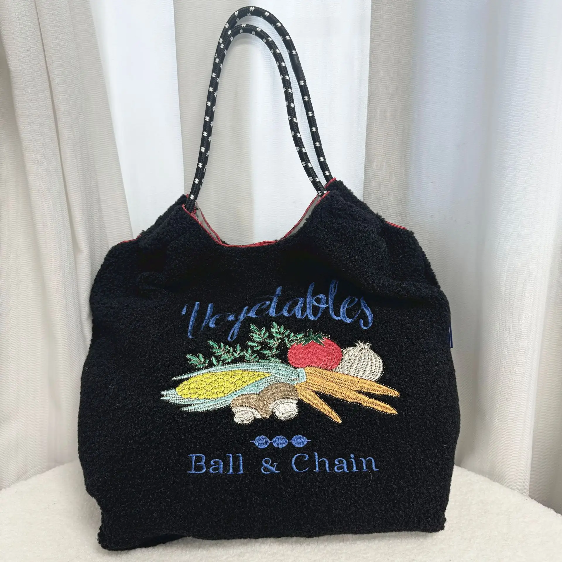 2024 Winter Chain Embroidered Shoulder Bag Black - Image 3