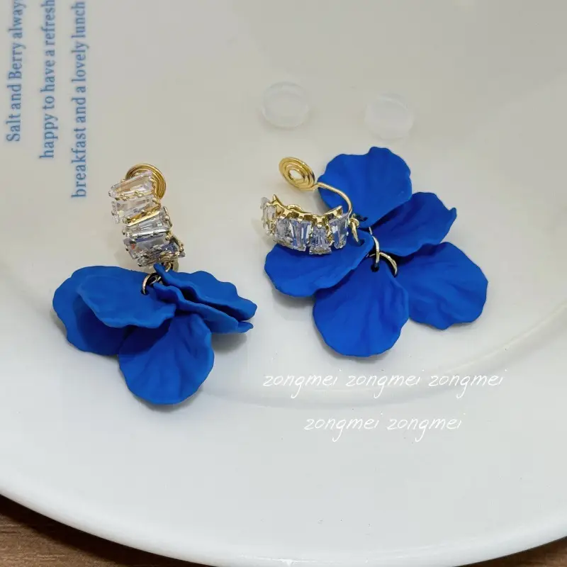 Mosquito Incense Plate Ear Clip Without Ear Holes French Entry Luxury Super Fairy White Shell Flower Earrings Fashion Western Style Design Sense Women