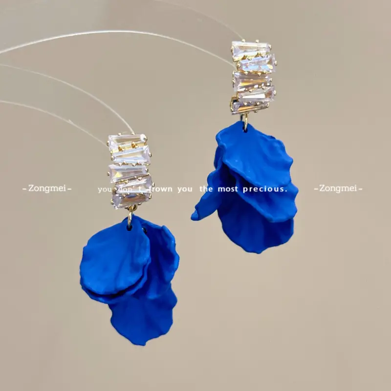 Mosquito Incense Plate Ear Clip Without Ear Holes French Entry Luxury Super Fairy White Shell Flower Earrings Fashion Western Style Design Sense Women
