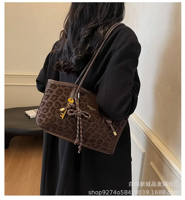 Leopard Print Large Shoulder Bag Women 2026 — feature 1