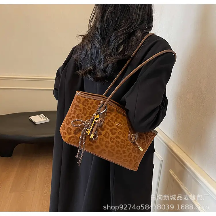 Leopard Print Large Shoulder Bag Women 2026 — feature 18