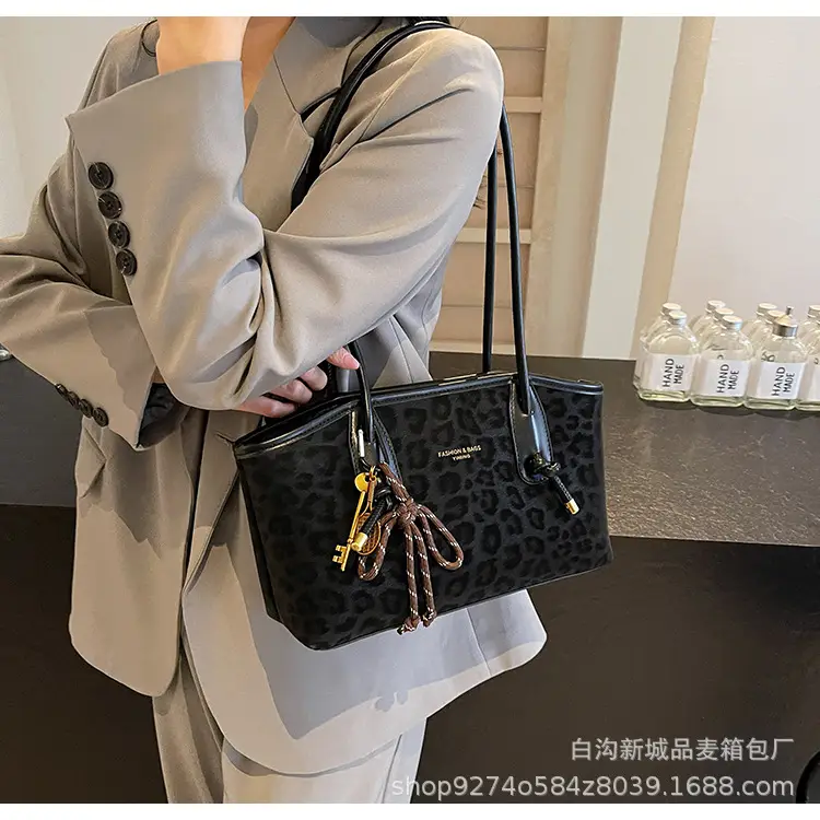 Leopard Print Large Shoulder Bag Women 2026 — feature 19