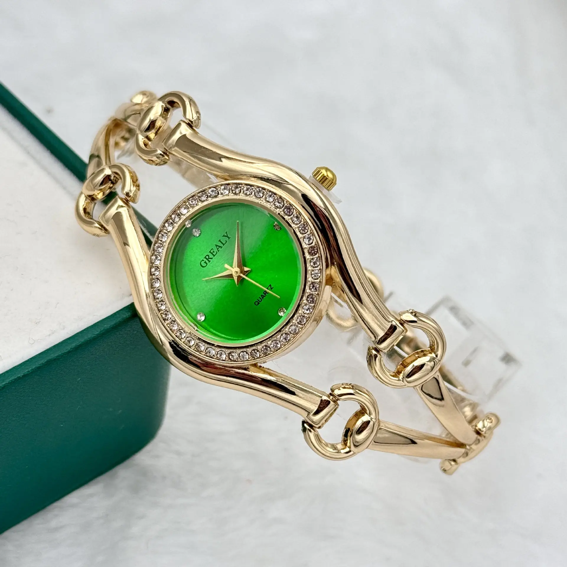Green Crystal Bracelet Women's Quartz Watch — feature 10