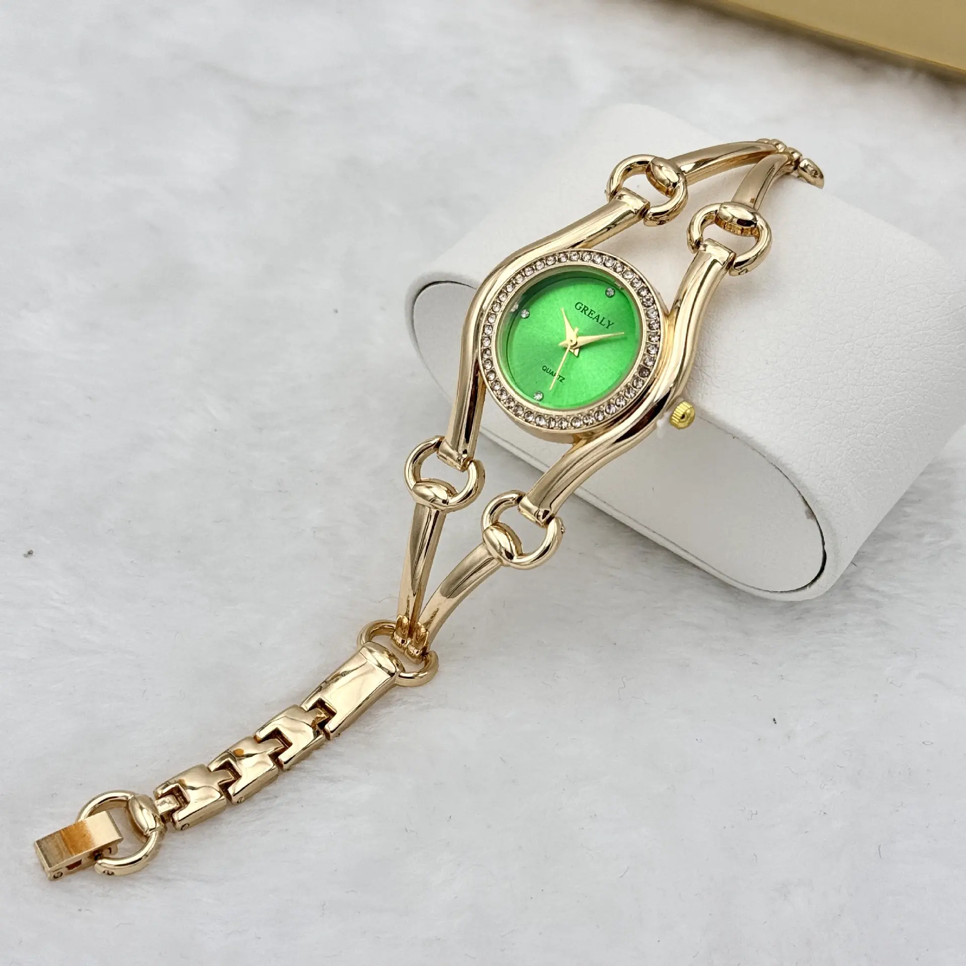 Green Crystal Bracelet Women's Quartz Watch — feature 11