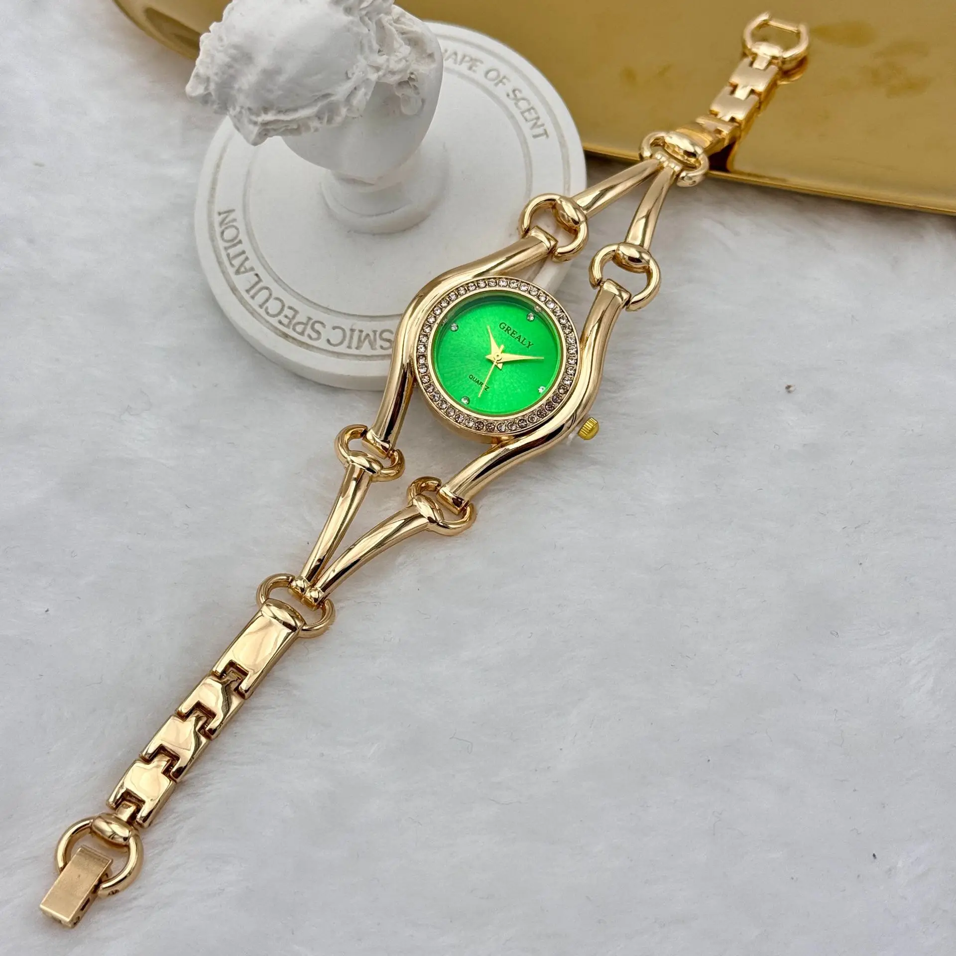 Green Crystal Bracelet Women's Quartz Watch — feature 12